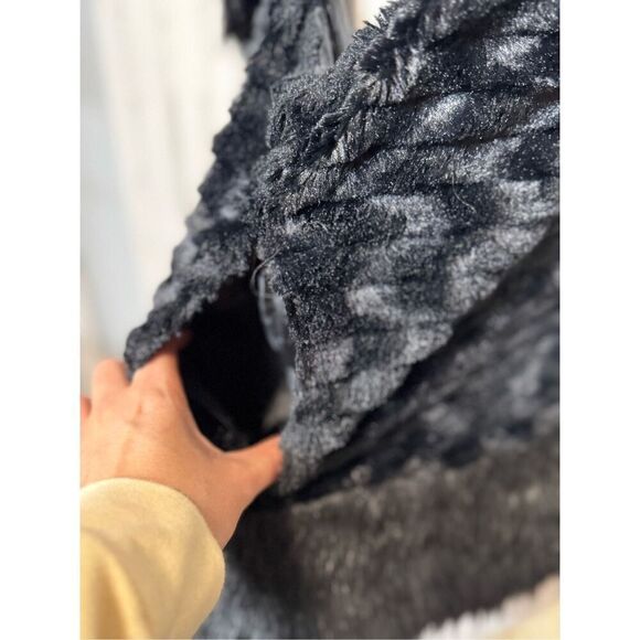 Black vest size small - Picture 6 of 11